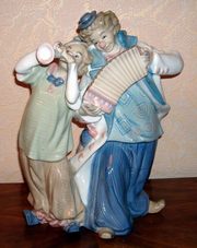 Фарфоровая статуэтка